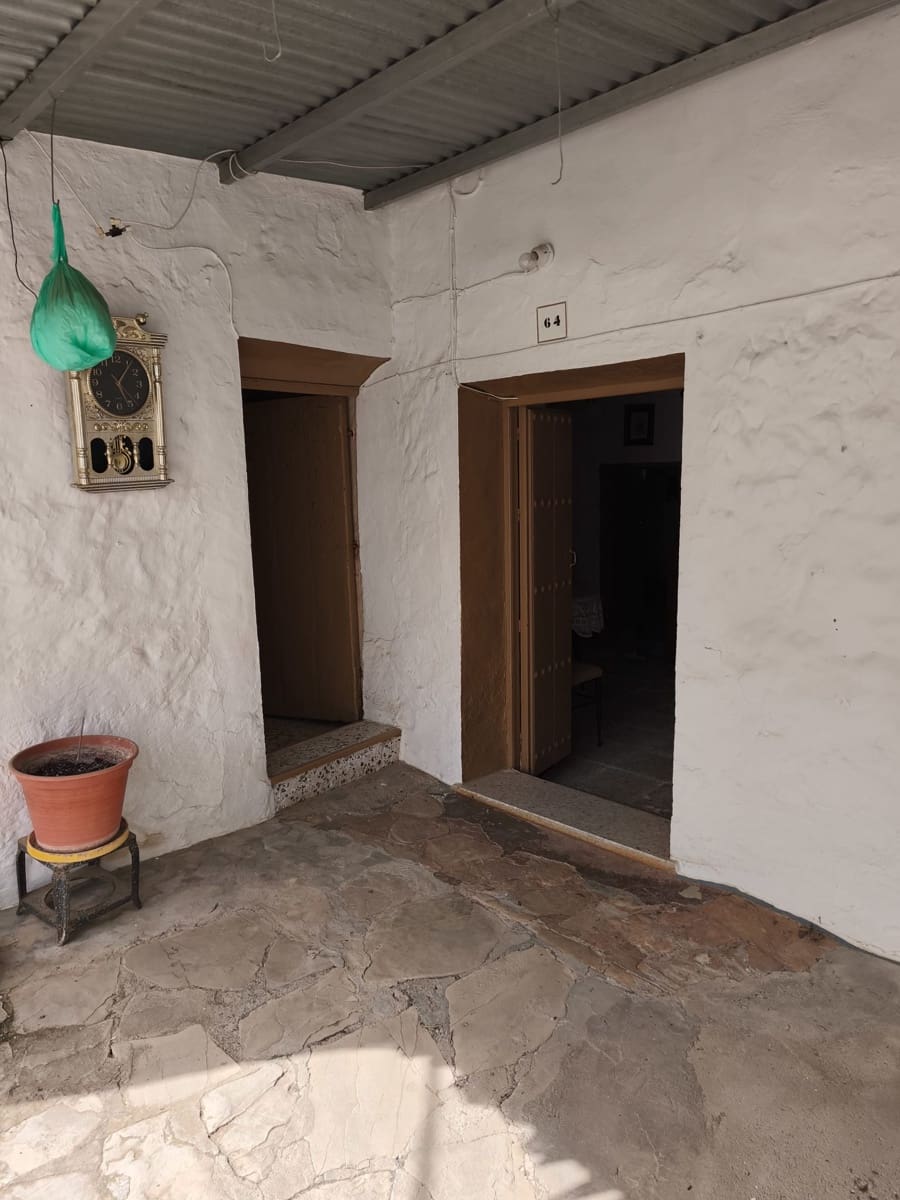 4 bedroom Finca/Country House for sale in Iznajar - € 139,000 (Ref: 9858844)