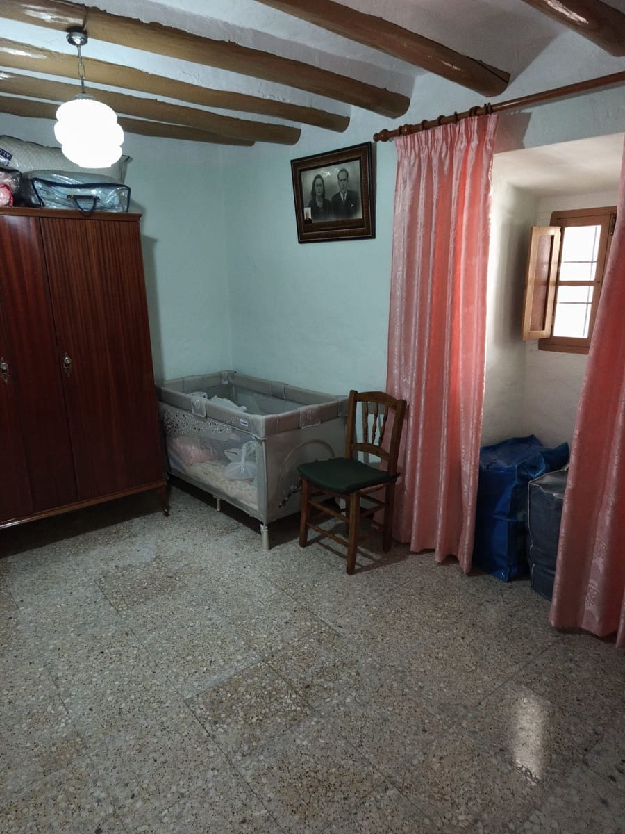 4 bedroom Finca/Country House for sale in Iznajar - € 139,000 (Ref: 9858844)