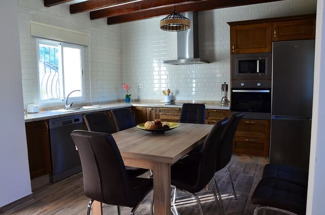 4 soveværelse Finca/Landehus til salg i El Chorro, Alora med swimmingpool garage - € 395.000 (Ref: 9858852)