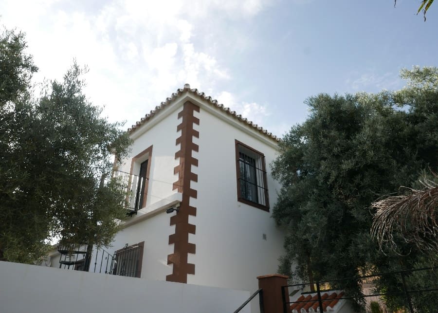 4 bedroom Finca/Country House for sale in El Chorro with pool garage - € 395,000 (Ref: 9858852)