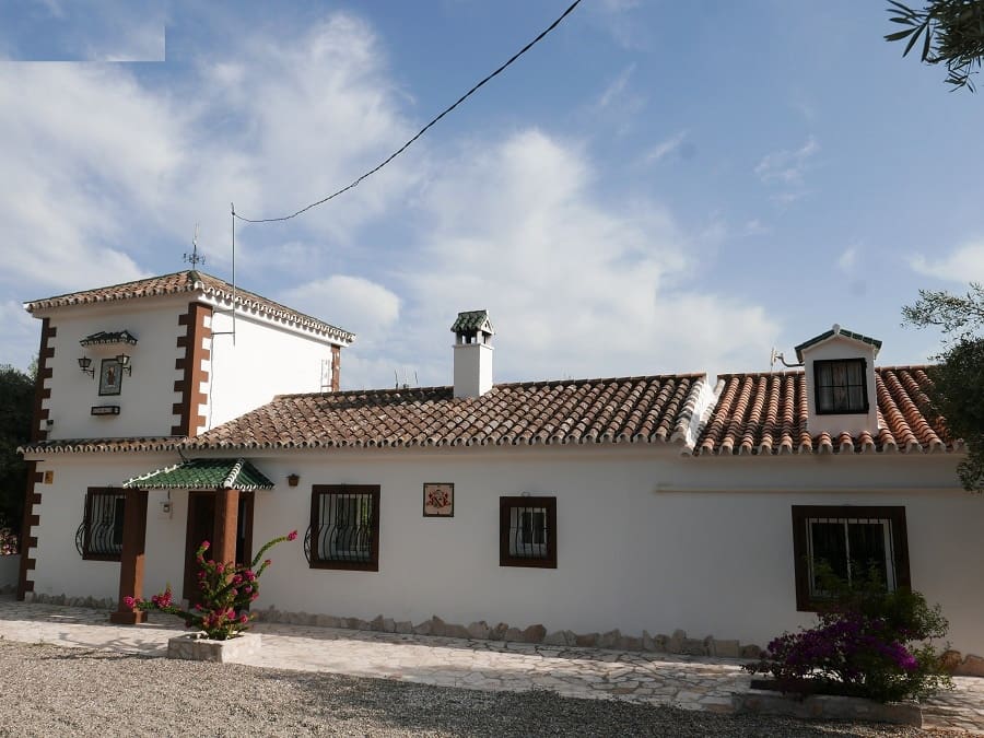 4 bedroom Finca/Country House for sale in El Chorro with pool garage - € 395,000 (Ref: 9858852)
