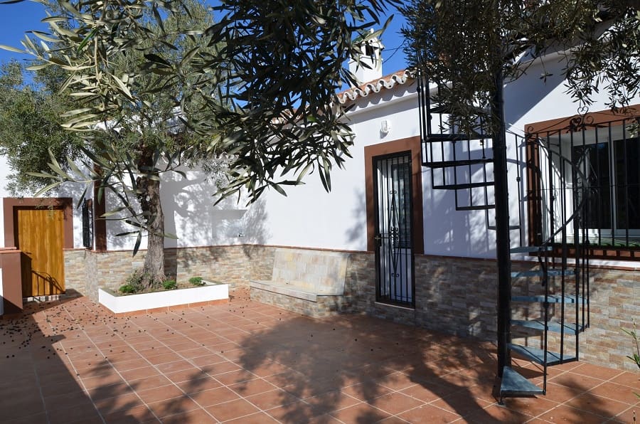 4 bedroom Finca/Country House for sale in El Chorro with pool garage - € 395,000 (Ref: 9858852)