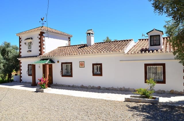 4 soveværelse Finca/Landehus til salg i El Chorro, Alora med swimmingpool garage - € 395.000 (Ref: 9858852)