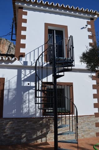 4 soveværelse Finca/Landehus til salg i El Chorro, Alora med swimmingpool garage - € 395.000 (Ref: 9858852)