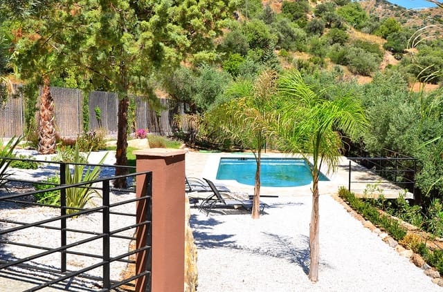 4 soveværelse Finca/Landehus til salg i El Chorro, Alora med swimmingpool garage - € 395.000 (Ref: 9858852)