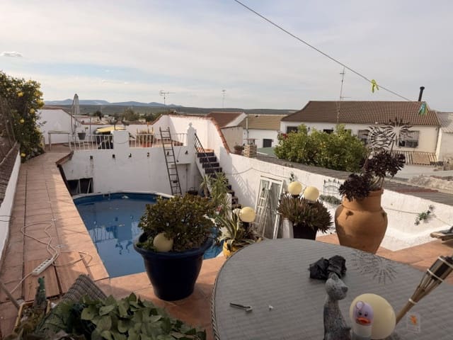 Casa de 3 habitaciones en Fuente de Piedra en venta con piscina garaje - 140.000 € (Ref: 9866224)