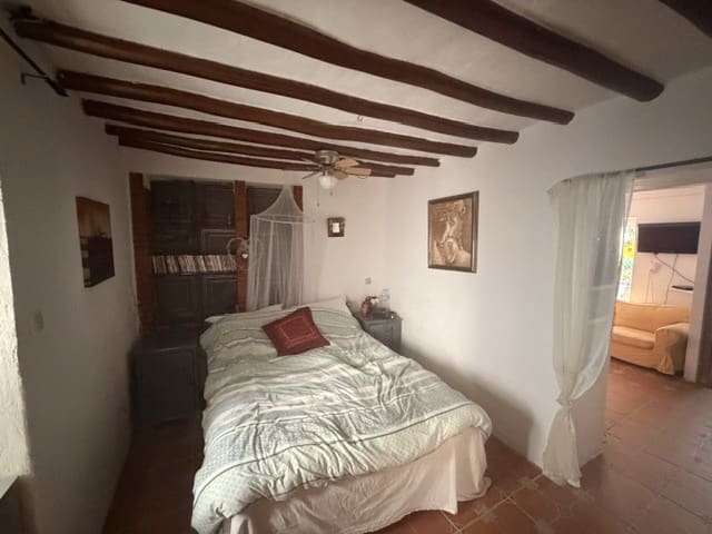 Casa de 3 habitaciones en Fuente de Piedra en venta con piscina garaje - 140.000 € (Ref: 9866224)