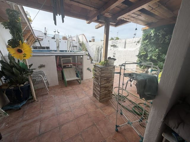 Casa de 3 habitaciones en Fuente de Piedra en venta con piscina garaje - 140.000 € (Ref: 9866224)
