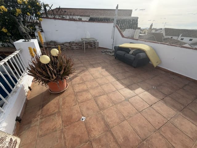 Casa de 3 habitaciones en Fuente de Piedra en venta con piscina garaje - 140.000 € (Ref: 9866224)