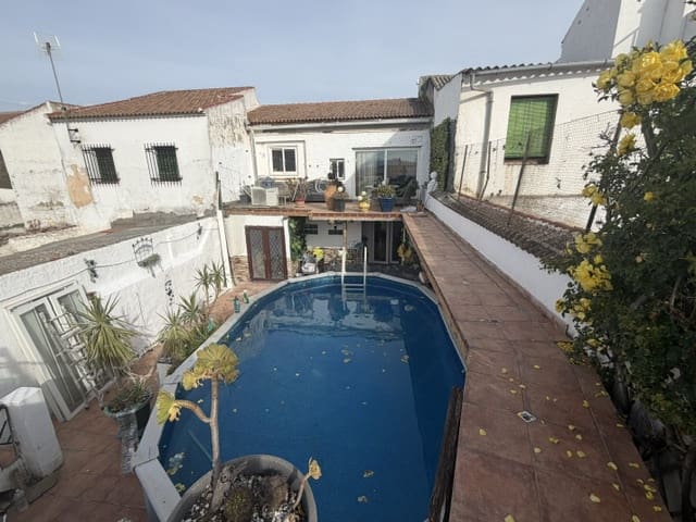 Casa de 3 habitaciones en Fuente de Piedra en venta con piscina garaje - 140.000 € (Ref: 9866224)