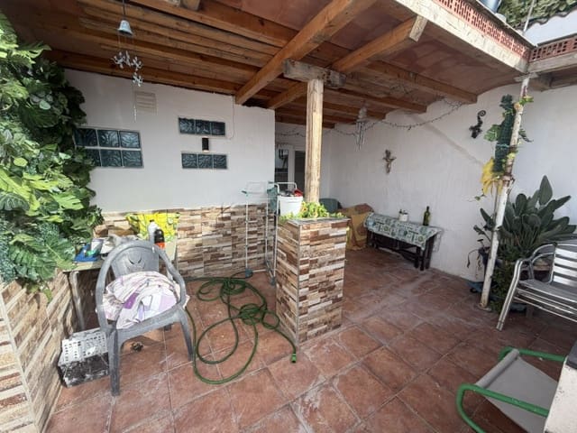 Casa de 3 habitaciones en Fuente de Piedra en venta con piscina garaje - 140.000 € (Ref: 9866224)