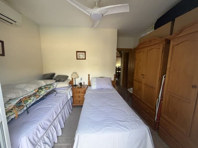 3 slaapkamer Villa te koop in Fuente de Piedra met zwembad garage - € 180.000 (Ref: 9872784)