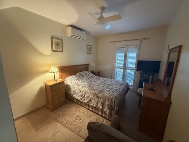 3 slaapkamer Villa te koop in Fuente de Piedra met zwembad garage - € 180.000 (Ref: 9872784)
