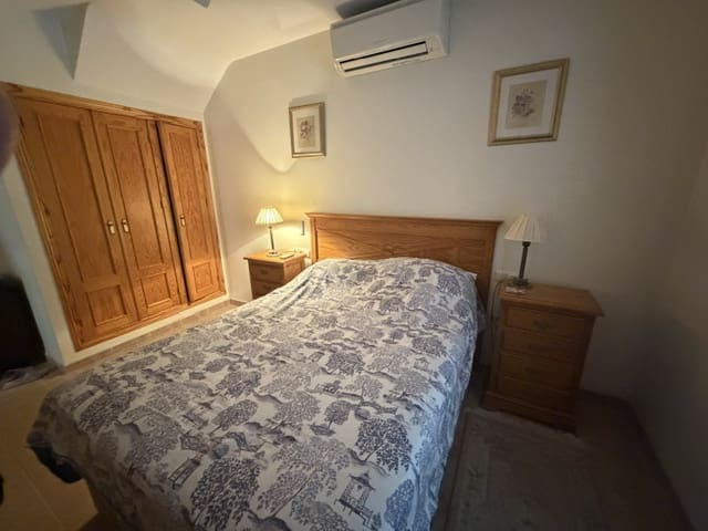 3 slaapkamer Villa te koop in Fuente de Piedra met zwembad garage - € 180.000 (Ref: 9872784)