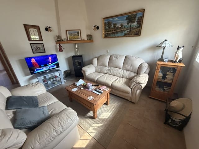 3 slaapkamer Villa te koop in Fuente de Piedra met zwembad garage - € 180.000 (Ref: 9872784)
