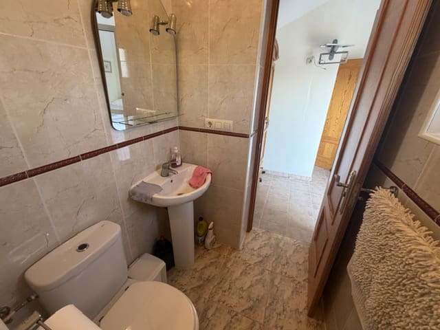 3 slaapkamer Villa te koop in Fuente de Piedra met zwembad garage - € 180.000 (Ref: 9872784)