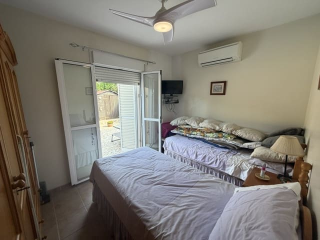 3 slaapkamer Villa te koop in Fuente de Piedra met zwembad garage - € 180.000 (Ref: 9872784)