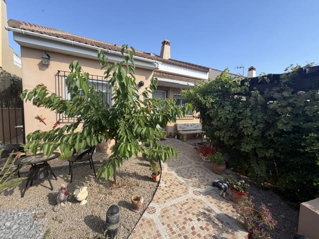 3 slaapkamer Villa te koop in Fuente de Piedra met zwembad garage - € 180.000 (Ref: 9872784)