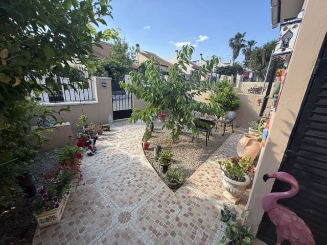 3 slaapkamer Villa te koop in Fuente de Piedra met zwembad garage - € 180.000 (Ref: 9872784)