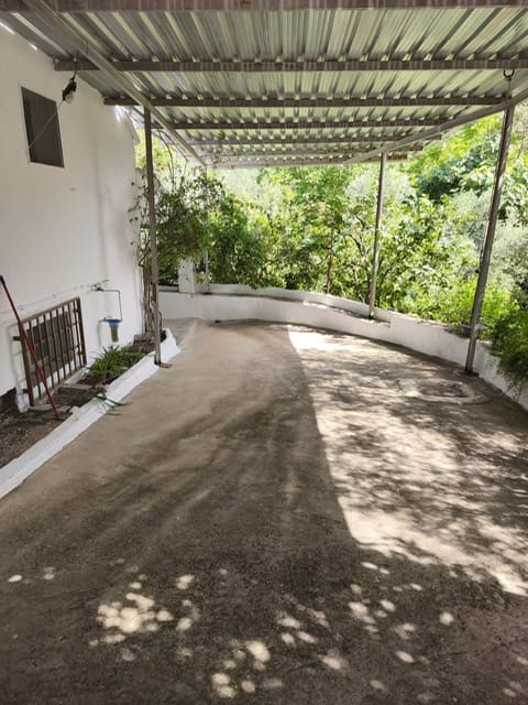 6 bedroom Finca/Country House for sale in Iznajar - € 170,000 (Ref: 9918666)