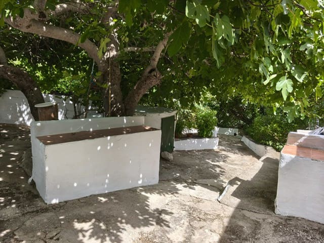 6 bedroom Finca/Country House for sale in Iznajar - € 170,000 (Ref: 9918666)