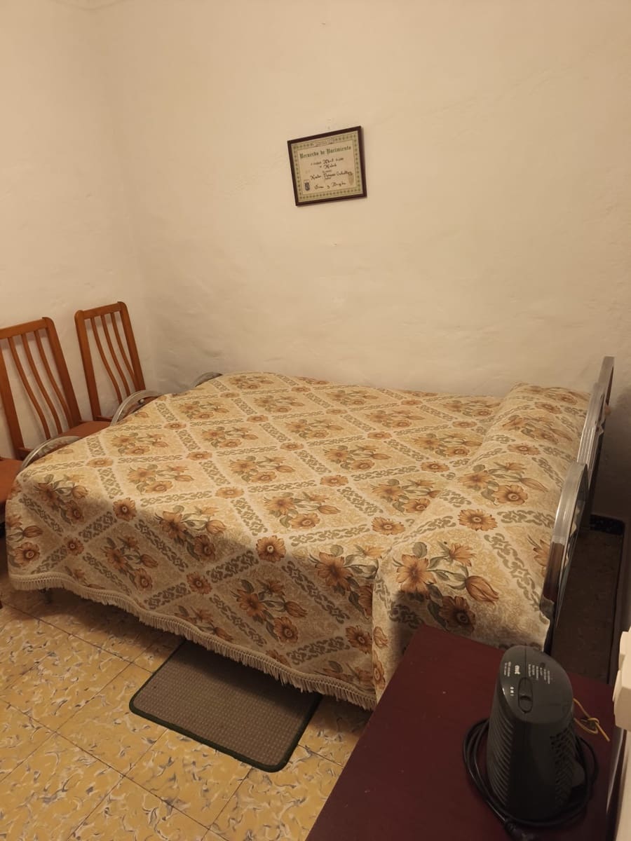 6 bedroom Finca/Country House for sale in Iznajar - € 170,000 (Ref: 9918666)