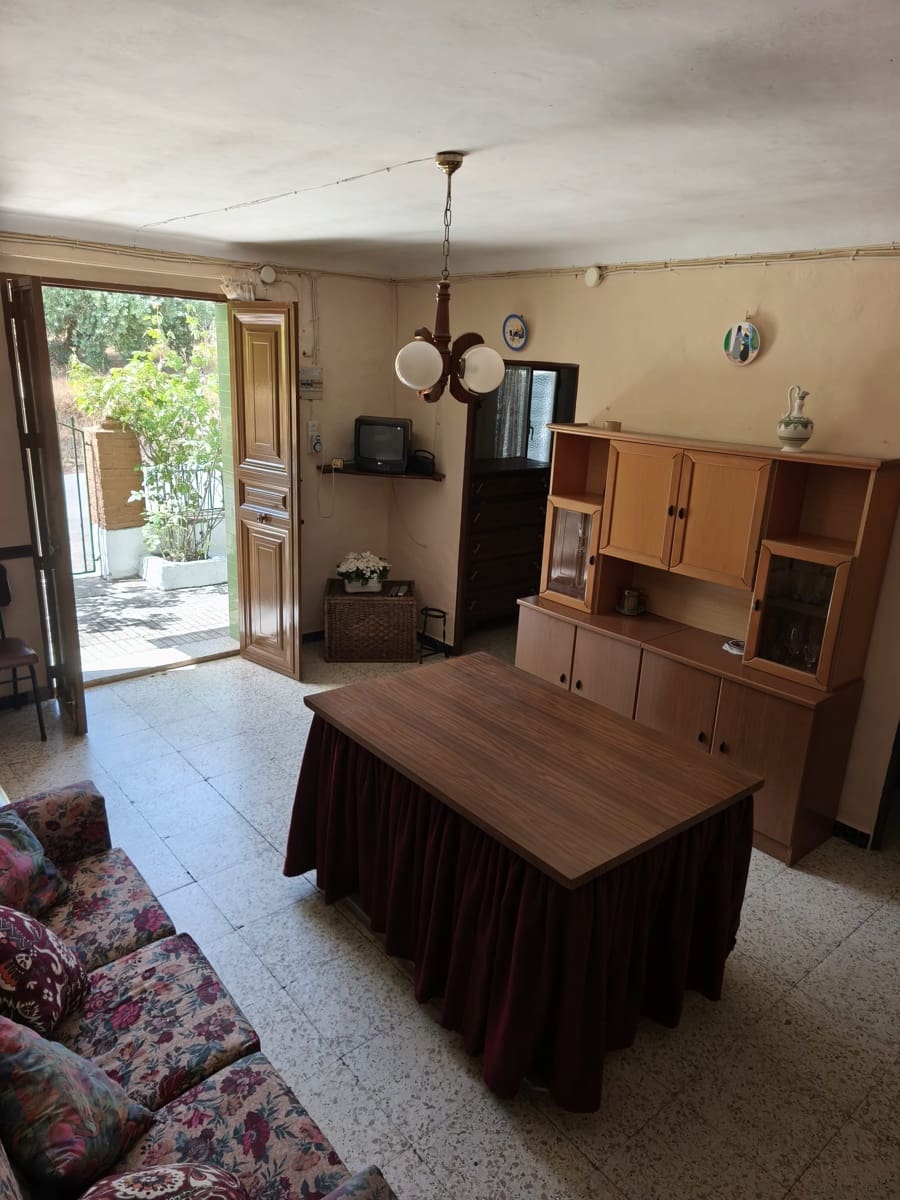6 bedroom Finca/Country House for sale in Iznajar - € 170,000 (Ref: 9918666)