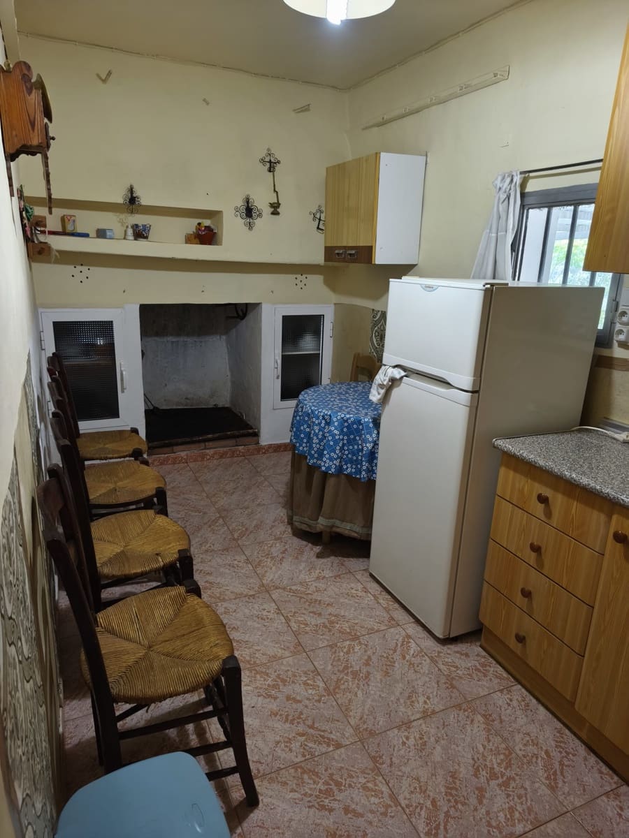 6 bedroom Finca/Country House for sale in Iznajar - € 170,000 (Ref: 9918666)