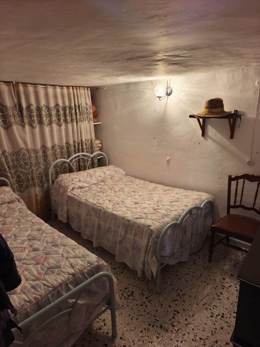 6 bedroom Finca/Country House for sale in Iznajar - € 170,000 (Ref: 9918666)
