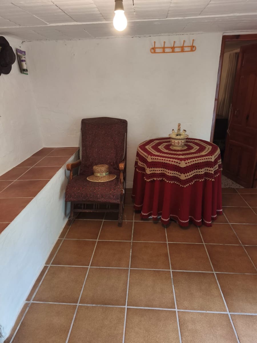 6 bedroom Finca/Country House for sale in Iznajar - € 170,000 (Ref: 9918666)
