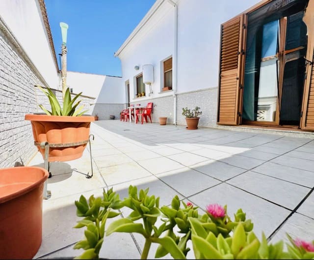 4 bedroom Terraced Villa for sale in Humilladero with garage - € 360,000 (Ref: 9926495)