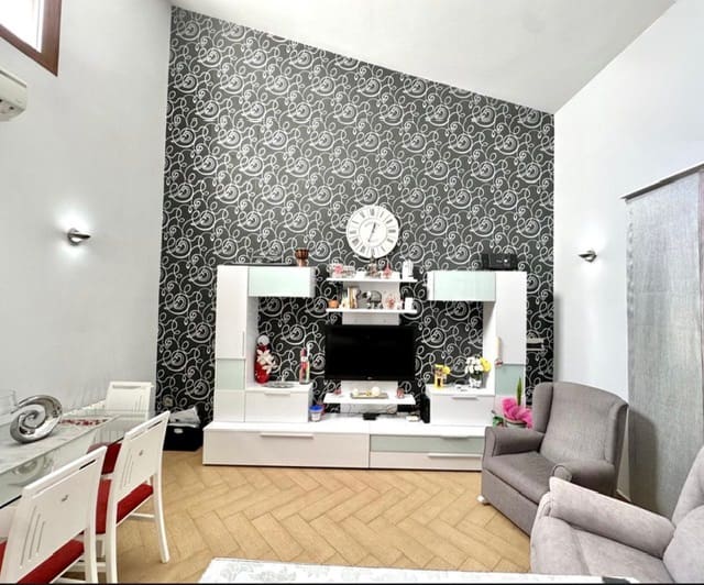 4 bedroom Terraced Villa for sale in Humilladero with garage - € 360,000 (Ref: 9926495)