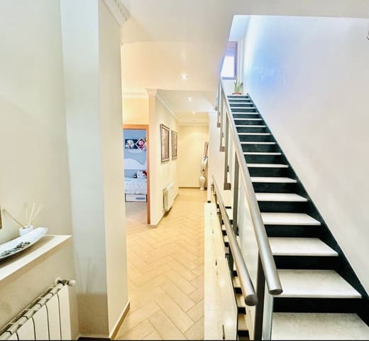 4 bedroom Terraced Villa for sale in Humilladero with garage - € 360,000 (Ref: 9926495)