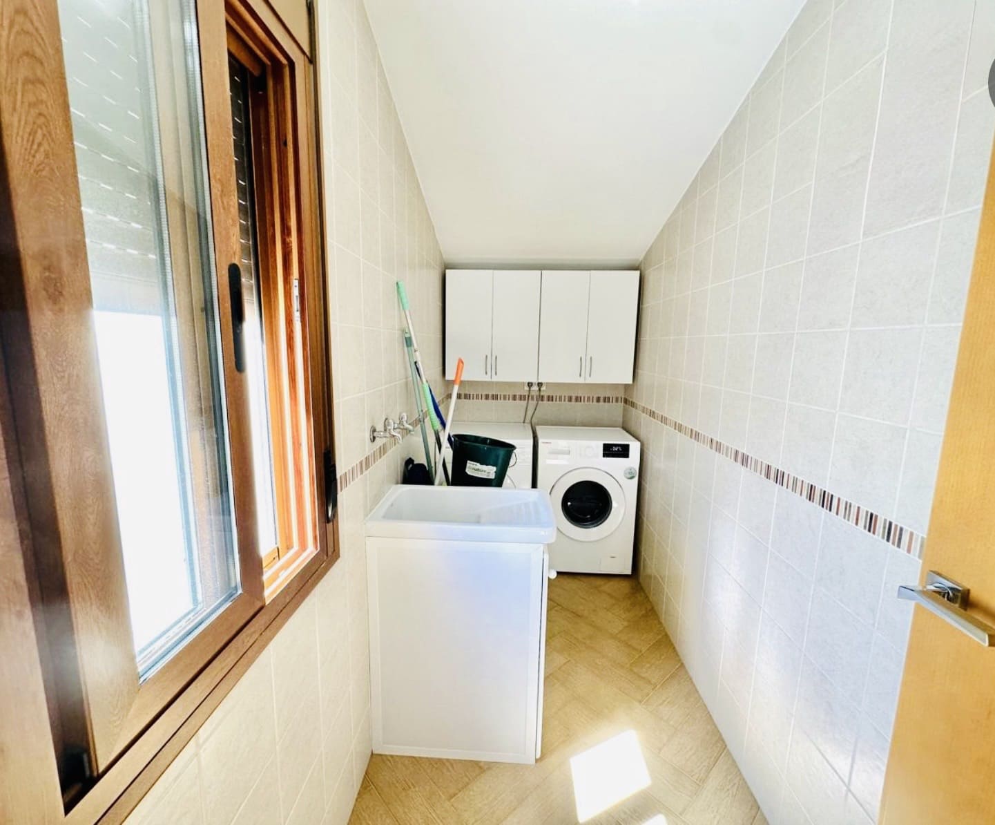 4 bedroom Terraced Villa for sale in Humilladero with garage - € 360,000 (Ref: 9926495)