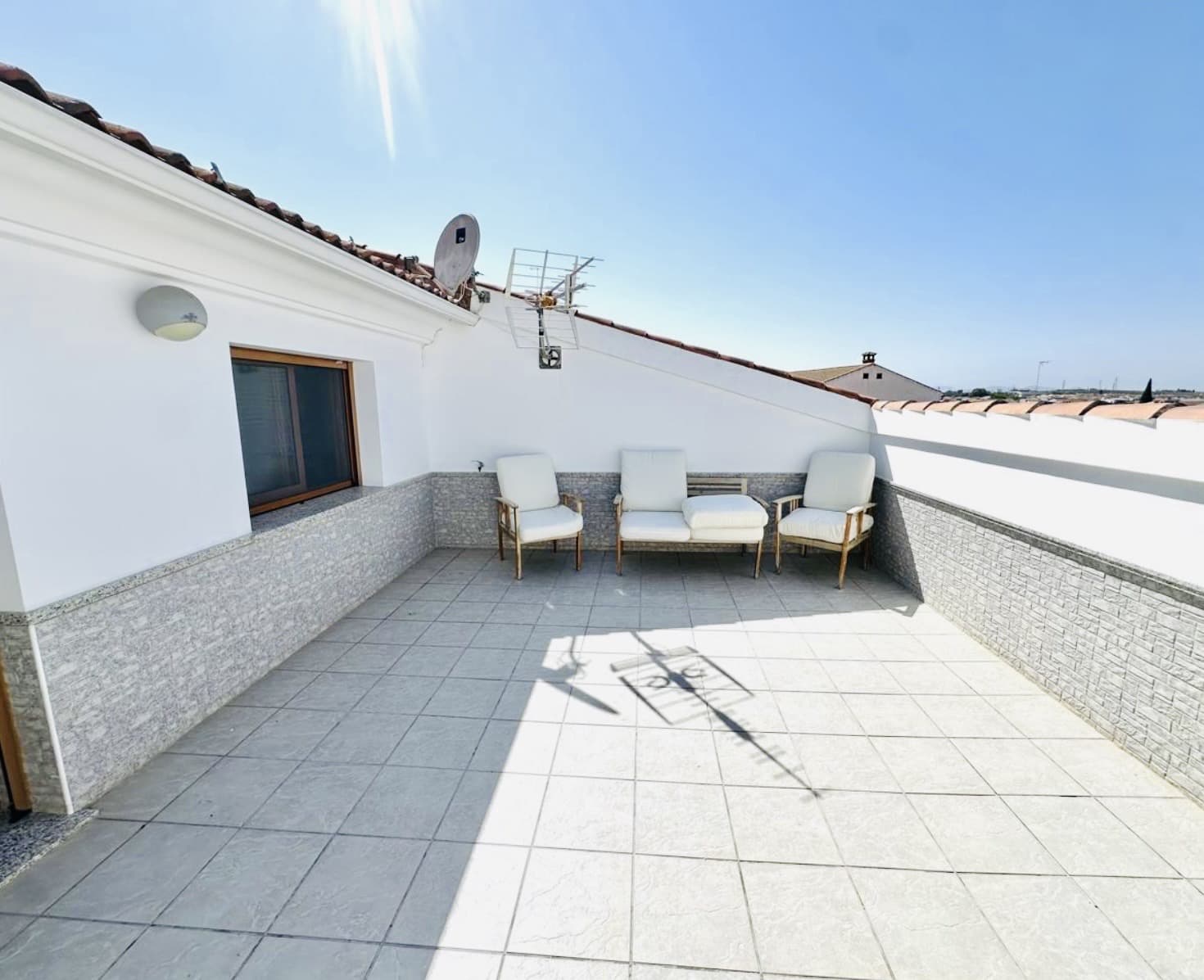 4 bedroom Terraced Villa for sale in Humilladero with garage - € 360,000 (Ref: 9926495)