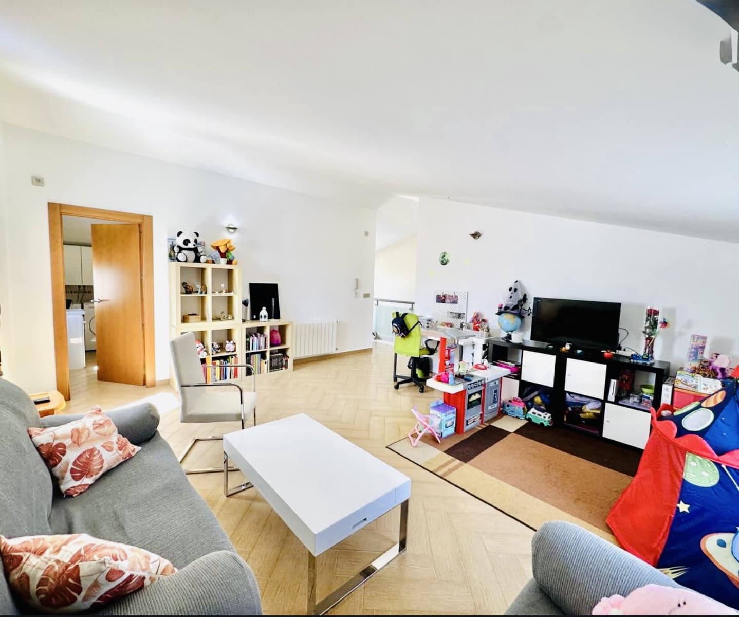 4 bedroom Terraced Villa for sale in Humilladero with garage - € 360,000 (Ref: 9926495)