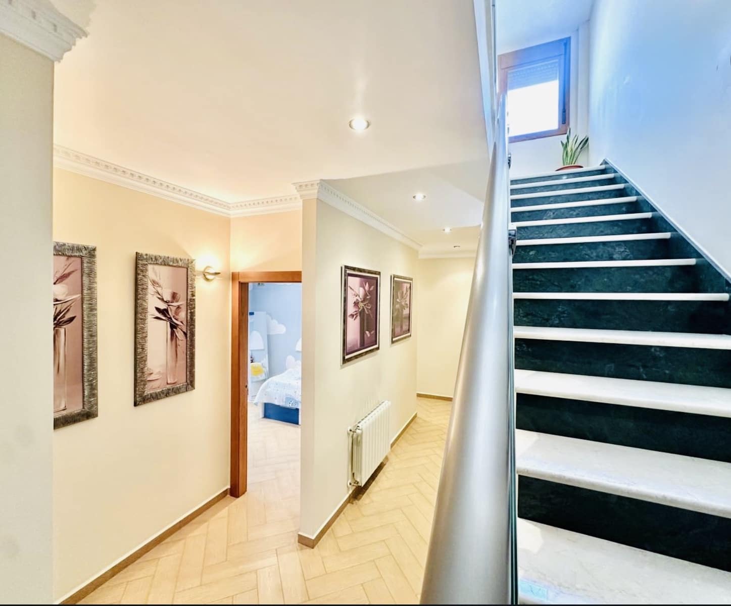 4 bedroom Terraced Villa for sale in Humilladero with garage - € 360,000 (Ref: 9926495)
