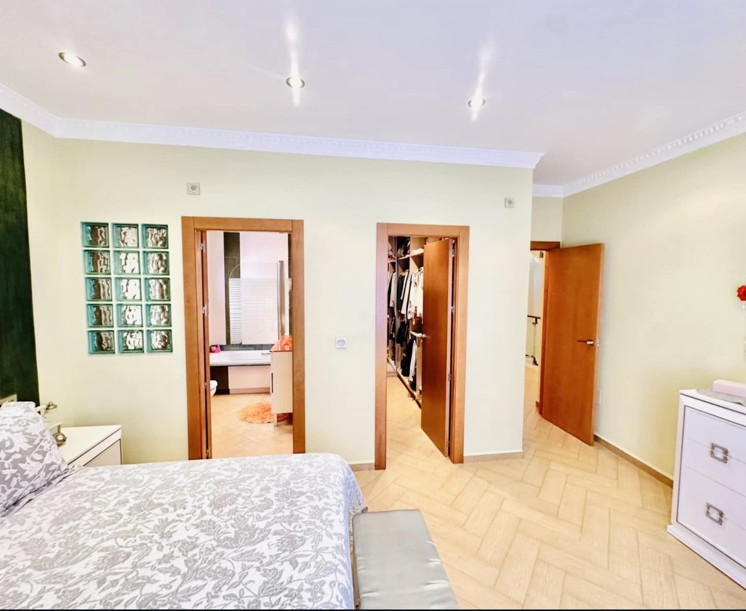 4 bedroom Terraced Villa for sale in Humilladero with garage - € 360,000 (Ref: 9926495)