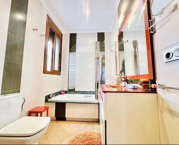 4 bedroom Terraced Villa for sale in Humilladero with garage - € 360,000 (Ref: 9926495)