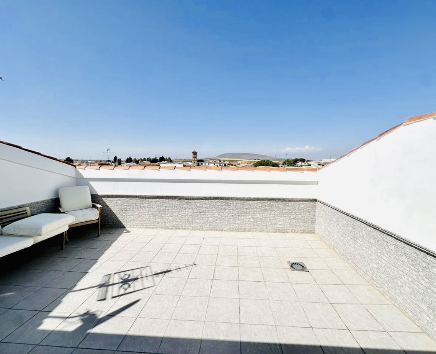 4 bedroom Terraced Villa for sale in Humilladero with garage - € 360,000 (Ref: 9926495)