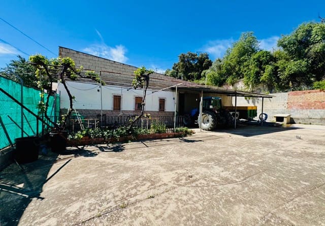 2 bedroom Villa for sale in Iznajar with garage - € 136,000 (Ref: 9928523)