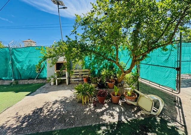 2 bedroom Villa for sale in Iznajar with garage - € 136,000 (Ref: 9928523)