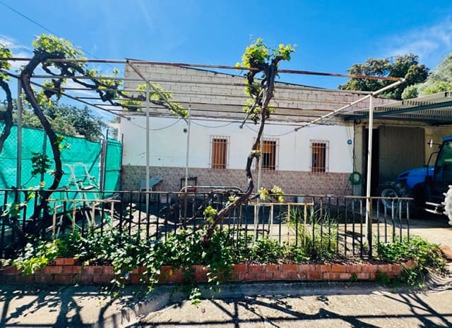 2 bedroom Villa for sale in Iznajar with garage - € 136,000 (Ref: 9928523)