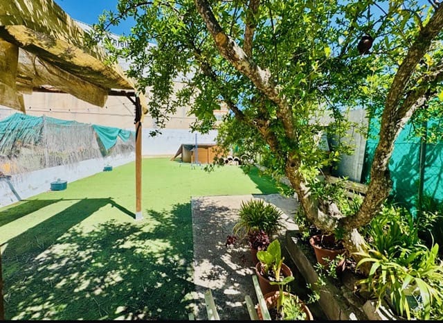 2 bedroom Villa for sale in Iznajar with garage - € 136,000 (Ref: 9928523)