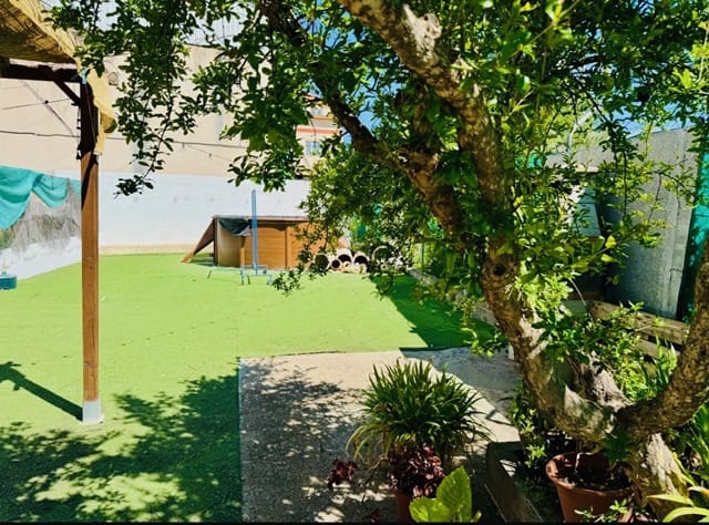 2 bedroom Villa for sale in Iznajar with garage - € 136,000 (Ref: 9928523)