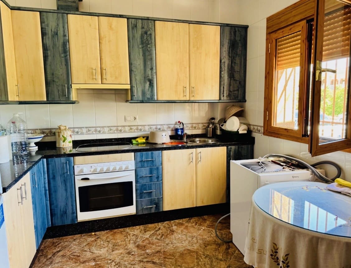 2 bedroom Villa for sale in Iznajar with garage - € 136,000 (Ref: 9928523)
