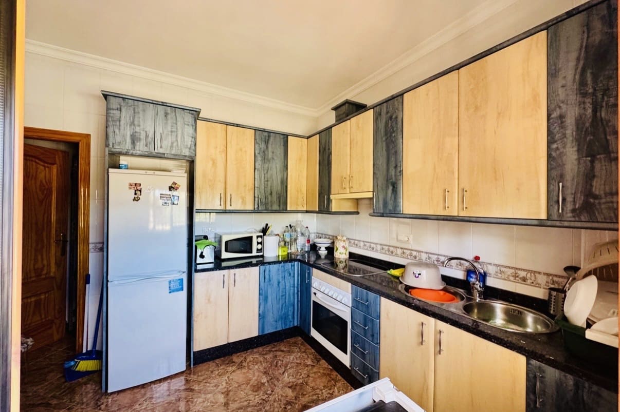 2 bedroom Villa for sale in Iznajar with garage - € 136,000 (Ref: 9928523)