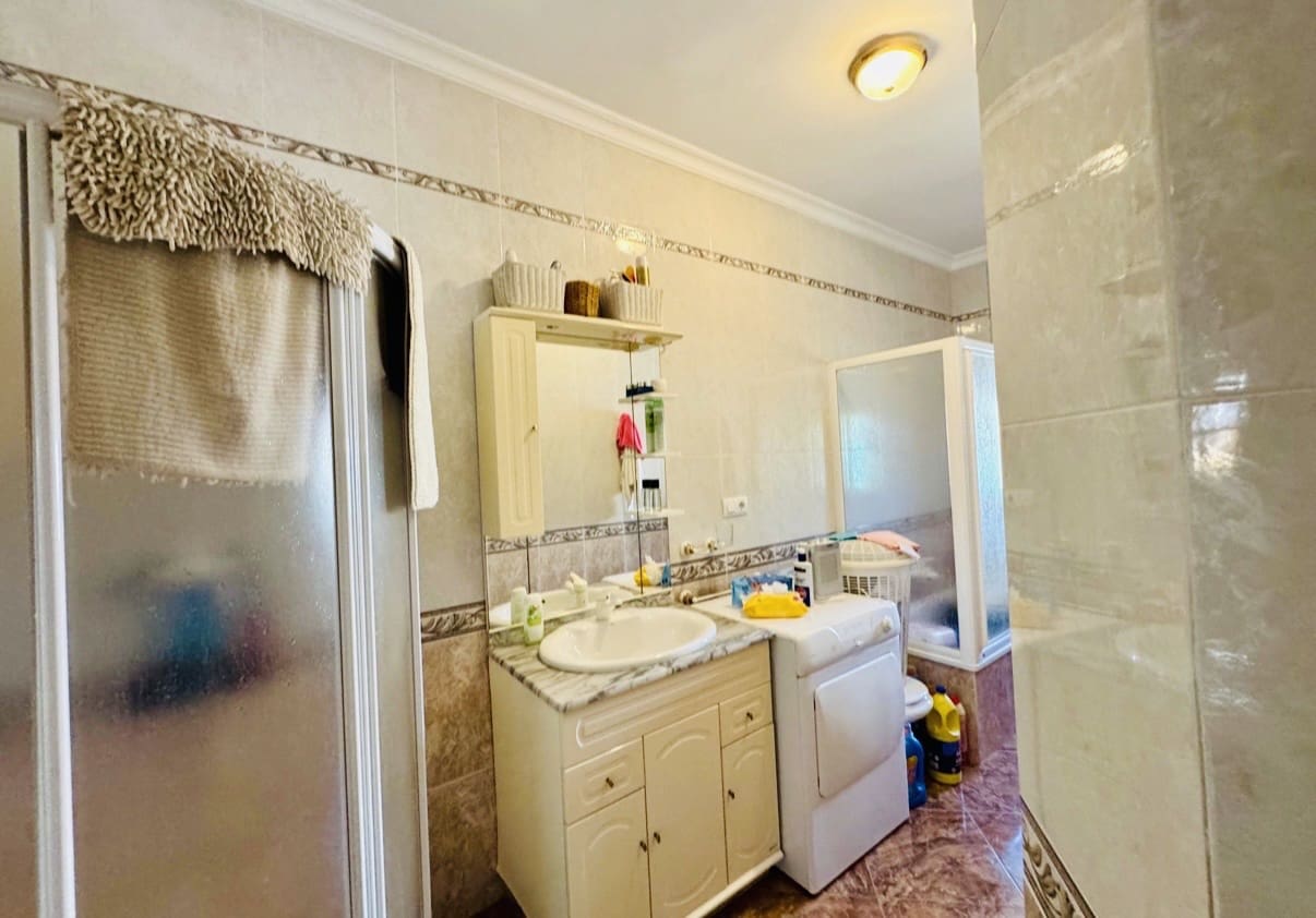 2 bedroom Villa for sale in Iznajar with garage - € 136,000 (Ref: 9928523)