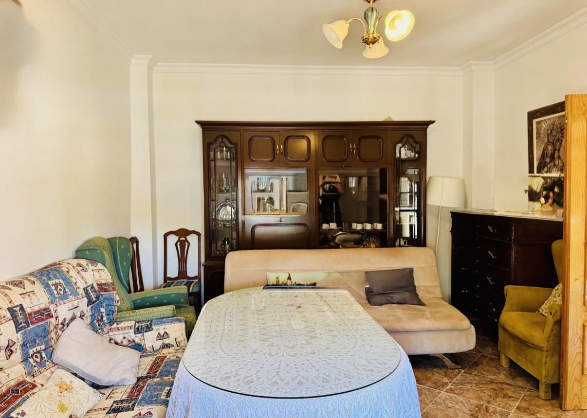 2 bedroom Villa for sale in Iznajar with garage - € 136,000 (Ref: 9928523)