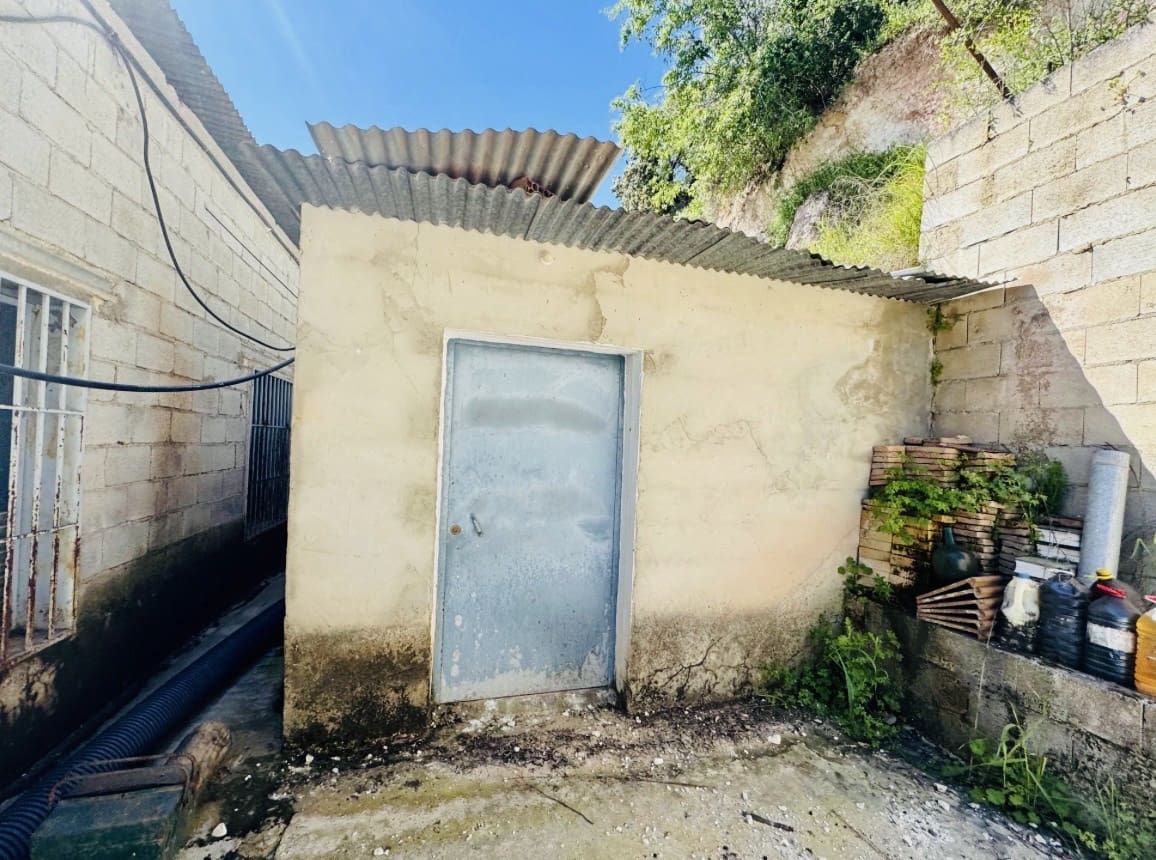 2 bedroom Villa for sale in Iznajar with garage - € 136,000 (Ref: 9928523)
